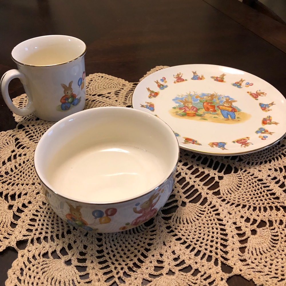 Mount Clemens Pottery child’s dinnerware set
